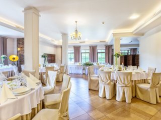 Hotel & Restauracja Modrzewiowy Dwór