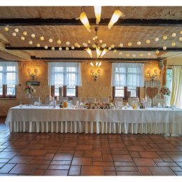 Pod Strzechą w Giewartowie - Sale weselne