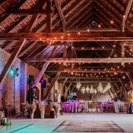 Sady Albigowa - przyjęcia naturalne w folwarku i stodole - Sale weselne