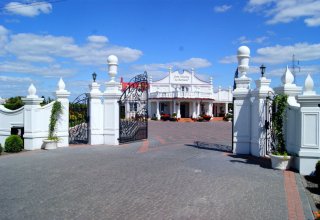 DOM WESELNY ZA BORKIEM Wiesław Brylewski