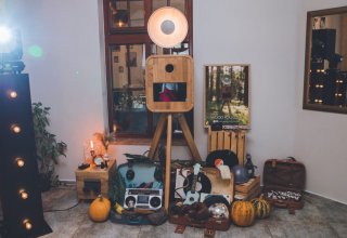 Wood You Look - fotobudka drewniana