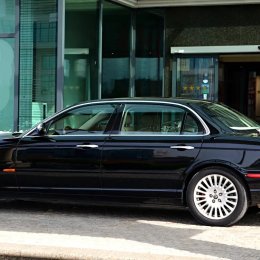 PREMIUM Jaguar Vanden Plas V8 elegancja i prestiż - Auto do ślubu