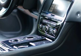 Jaguar XJ „Dzikim kotem do ślubu”