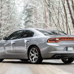 Amerykański Muscle Car - Dodge Charger wygodna i mocna - Auto do ślubu