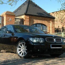 Czarne bmw 7 - klasyka - Auto do ślubu