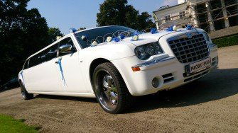 LIMUZYNY DO WYNAJMU 300C LIMO - Auto do ślubu