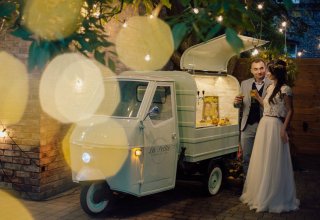 La Petite Prosecco Van