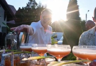 Jeden Siedem Mobilny Bar