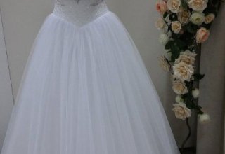 Lady in White by Anna Maria