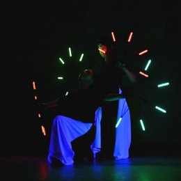 Impresariat Artystyczny WA-PRESS - Ciężki dym