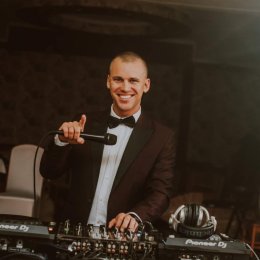 DJ Wodzirej na Twoje wesele Ciężki dym i dodatkowe atrakcje - DJ na wesele