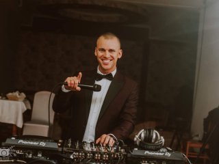 DJ Wodzirej na Twoje wesele Ciężki dym i dodatkowe atrakcje