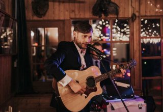 DJ z Klasą. Saksofon Gitara Skrzypce Wokal - wesela, eventy