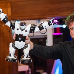 DJ GEMER, wodzirej, konferansjer, animator.Dekoracja led - Zespoły weselne