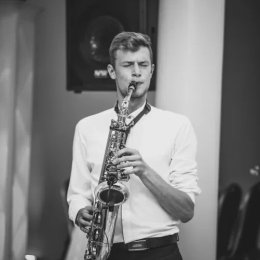 Mad Music Agency - DJe - Konferansjerzy - Instrumentaliści - DJ na wesele