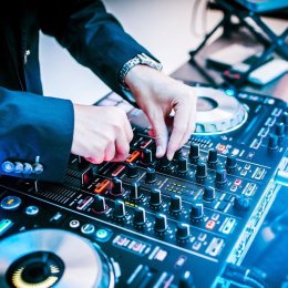Dj Adrian - kompleksowa obsługa muzyczna imprez - DJ na wesele