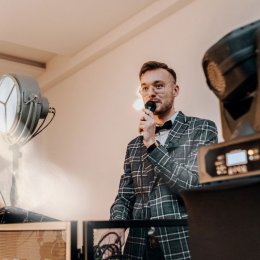 DJ/Konferansjer - Oprawa Imprez Majewski - DJ na wesele
