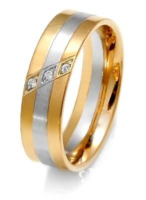 Ponad 1200 wzorów obrączek ślubnych w Toruniu