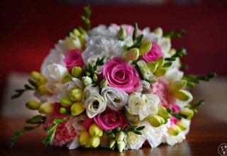 Bukiety ślubne, dekoracje kwiatowe sal , kościołów, aut.