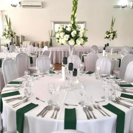 Elegant Dekoracje Kościoła Sali Bukiety Biały Dywan krzesła Chiavari - Bukiety ślubne