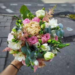 Nietypowa Kwiaciarnia - bukiety ślubne, dekoracja sal i kościołów. - Bukiety ślubne