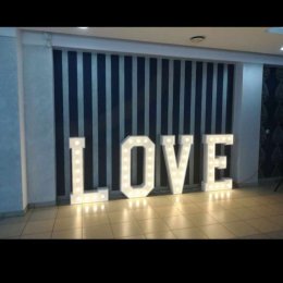 Napisy led LOVE - Dekoracje świetlne