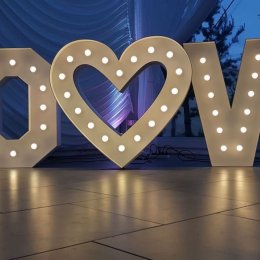 Napis LOVE Just Married - Dekoracje świetlne