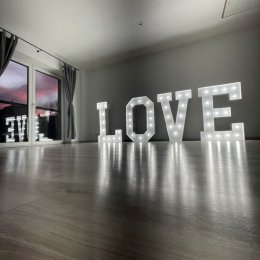 Pierwszy Krok Napis Love - Dekoracje świetlne