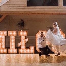 Napis Miłość - Szykownie - Dekoracje świetlne