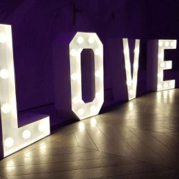 Napisy LOVE, MIŁOŚĆ, inicjały, świecące litery, serce, znak & - Dekoracje świetlne