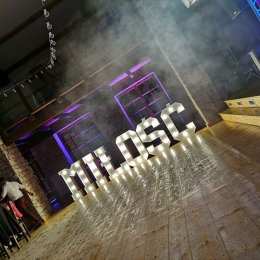 Napis Miłość Sektor WOW - Dekoracje świetlne