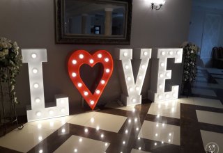 Napis LOVE Andrzej Dąbrowski