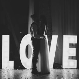 Mixmash Napis LOVE MIŁOŚĆ - Dekoracje świetlne