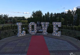 Napis LOVE 120cm wysokości podświetlany od LookPeersPhoto