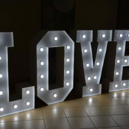 Event Provider Napis LOVE - Dekoracje świetlne