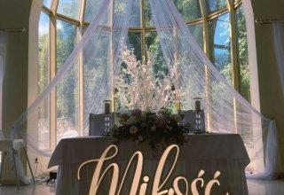 Napis MIŁOŚĆ LightShine Event