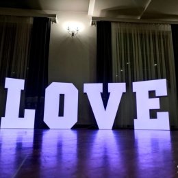 Napis litery LOVE podświetlany LED RGB na wesele Różne kolory! WYNAJEM - Dekoracje świetlne