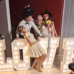 Napis LOVE wynajem - Dekoracje świetlne