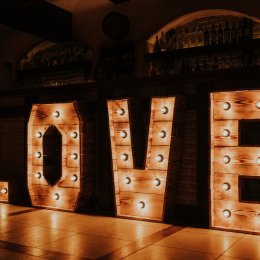 Rustykalny Napis LOVE - Dekoracje świetlne