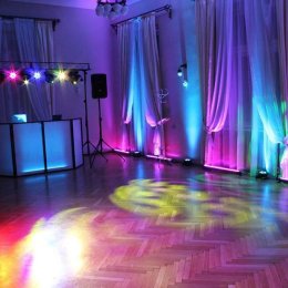 Dekoracja sali światłem LED + Ciężki dym, Napis LOVE, Fotobudka, DJ - Dekoracje świetlne