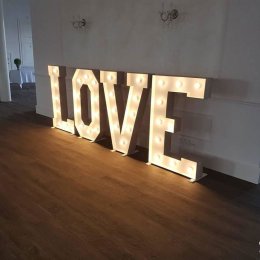 Napis świetlny "LOVE" - Dekoracje świetlne