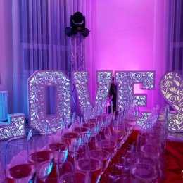 Napis Love - zespół Markiz - Dekoracje świetlne