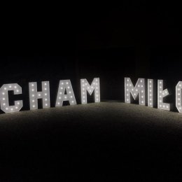Wynajem napisu "MIŁOŚĆ" oraz "KOCHAM" - Dekoracje świetlne