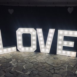 Wypożyczalnia atrakcji i dekoracji : napis LOVE, Candy Bar i inne - Dekoracje świetlne
