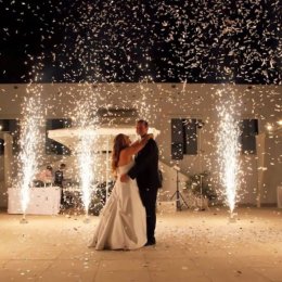 Napis LOVE / Fontanna Iskier - Dekoracje świetlne