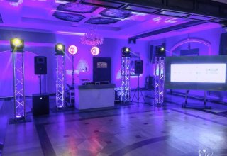 DEKORACJA ŚWIATŁEM SAL WESELNYCH