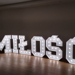 Świecący Napis MIŁOŚĆ LED - Dekoracje świetlne