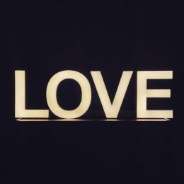 Napis LOVE na wynajem - Dekoracje świetlne