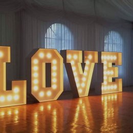 Ogromny Podświetlany Napis LOVE 3D - Dekoracje świetlne