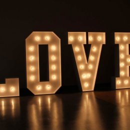 Napis LOVE podświetlany Wynajem - hit sezonu ! 2017 - Dekoracje świetlne